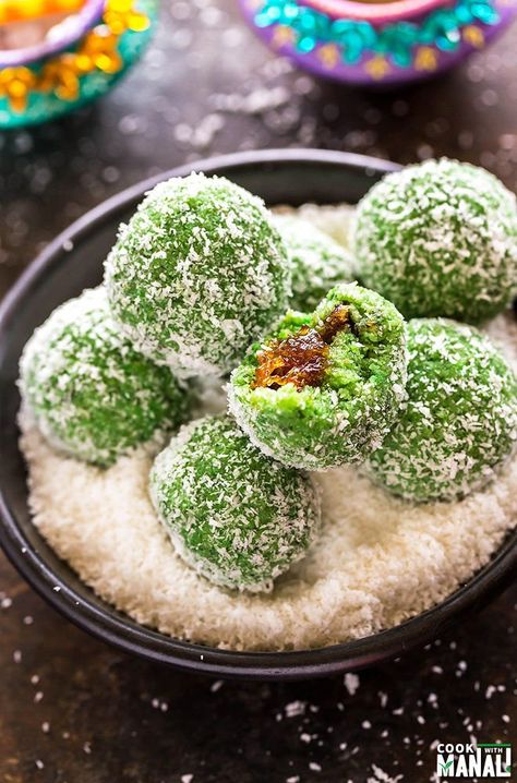 Coconut Ladoo Recipe, Coconut Ladoo, Asam Jawa, Diwali Sweets, Cooking Easy, Pani Puri, Diwali Food, Sweet Meat, Indian Dessert Recipes