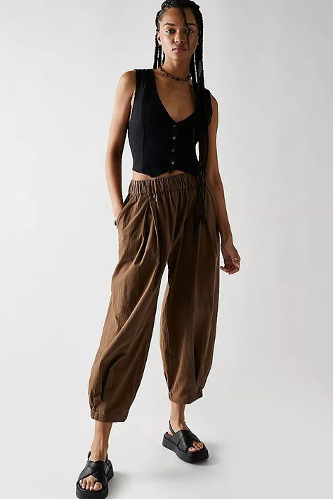 Summer Casual 2023, Wardrobe Outfits, Trousers Pants, People Shopping, Vest Top, Small Waist, Trouser Pants, Pants Trousers, Boho Clothing