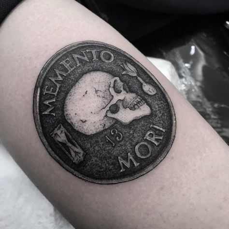 Mori Tattoo, Memento Mori Tattoo, Roman Tattoo, Memento Mori Skull, Country Tattoos, Arm Tats, Knight Tattoo, Quality Tattoo, Top Tattoos