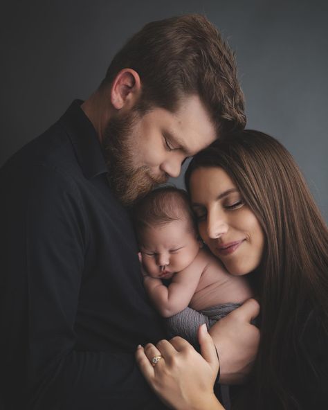 This is why I love my job! Some of these tears me up 😍😍 I’m so glad that Iam able to provide these kind of memories to my clients @kelsmo08 you are so lucky #pdxphotographer #newbornworkshops #newbornphotography #newbornphotoshoot #newbornphotographer #newbornphotography #portlandnewbornphotographer #portlandnewbornphotography #portlandnewbornpictures #newbornphotographer #portlandfamily #portlandfamilyphotography #pdx #pdxmom #portlandmoms Family Photo Shoot Newborn, Photo With Baby Ideas, Newborn Portraits With Parents, Family Pic With Newborn, Newborn Photoshoot With Parents Outfit, Family Portrait Newborn, Newborn Photo Shoot With Parents, Parent Newborn Photos, Newborn Photo Tips