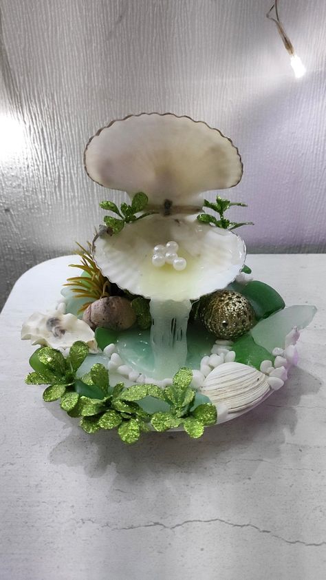 Eggs Ideas, Art Coquillage, Seashell Projects, Fairy Garden Crafts, Shell Crafts Diy, Sea Crafts, Tanah Liat, Tables Diy, Fairy Garden Diy