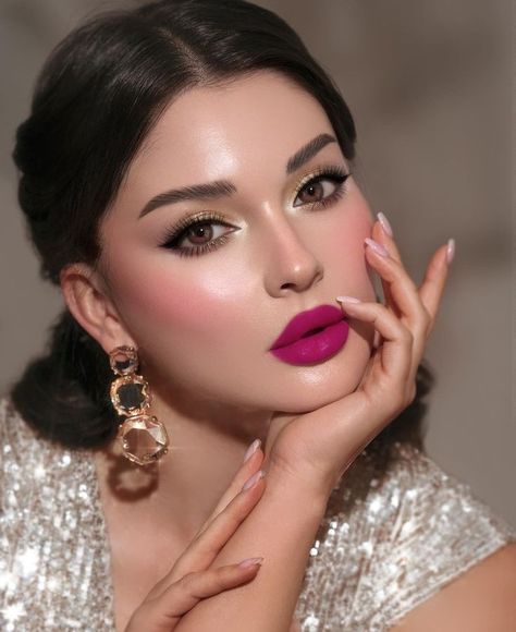 beauty and glam Eye Makeup With Dark Lipstick, Makeup With Pink Outfit, Eyeliner Bridal Makeup, Dark Pink Makeup Looks, Glamorous Makeup Looks, Pakistani Makeup Looks, Bridal Lipstick, Y2k Makeup Looks, Bridal Makeup Tutorial