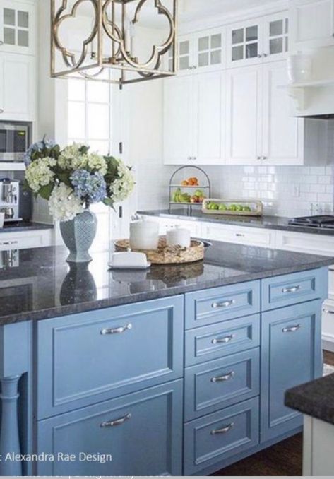 Kitchen Accessories Decor, Classic Kitchen, Kitchen Decor Modern, Blue Kitchen, Farmhouse Style Kitchen, Blue Island, Modern Farmhouse Kitchens, Blue Kitchens, Trendy Kitchen