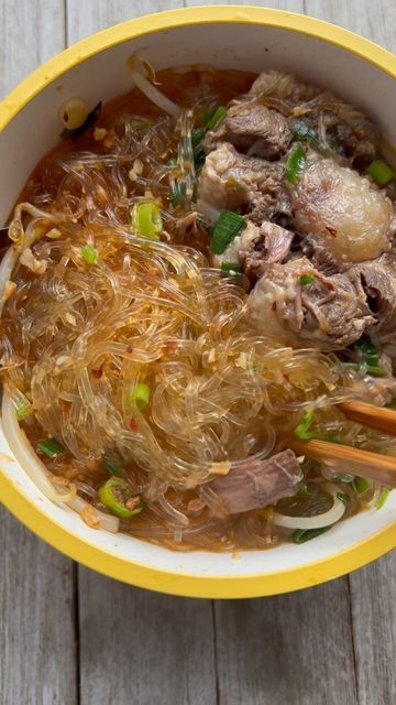 Little Lao Kitchen on Instagram: "When you’ve got left over oxtail soup! Make some Mee MAMA clear noodles and add in all your favorite toppings (bean sprouts, scallions, cilantro, lime, chili garlic oil and oyster sauce). Mix this all up and what a beautiful sight! The chewy bouncy clear/glass noodles are so delicious and with the oxtail is everything! It’s been raining for five days straight now so noodle soup all week. #soupseason #noodles #noodlesoup #noodleworship #glassnoodles #instantnoo Cambodian Glass Noodle Recipes, Wonton Noodle Soup Recipe, Glass Noodles Soup, Glass Noodle Recipes, Quick Easy Pasta Recipes, Pasta Healthy Recipes, Pasta Salad Ideas, Recipes For Dinner Pasta, Glass Noodle Soup