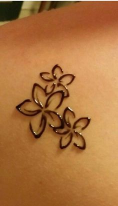 3D Tattoos                                                                                                                                                                                 More Hanna Tattoo, Tato 3d, Small Henna Tattoos, Small Henna Designs, Henne Tattoo, Cute Henna Designs, Cute Henna Tattoos, Jagua Henna, Henna Style Tattoos