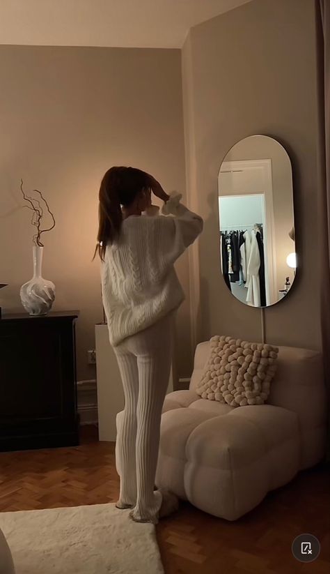 At Home Outfits Cozy, Home Look Outfit, Winter Home Outfit, Home Outfit Comfy, Cozy Home Outfit, Bed Outfit, Aesthetic Loungewear, Stay At Home Outfits, Aesthetic Winter Outfits