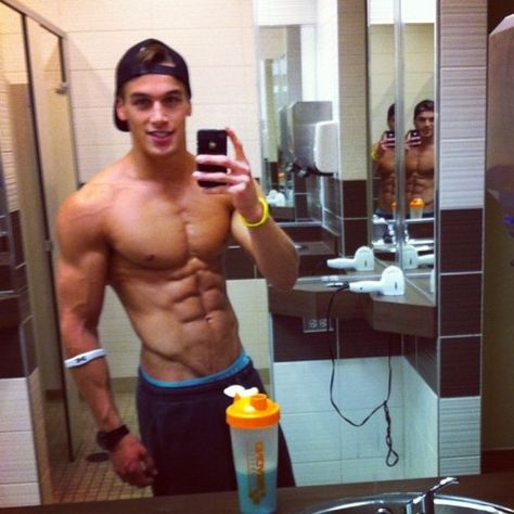 Selfie Guy Selfies, V Lines, V Line, Shirtless Men, Fitness Inspiration, Bodybuilding, How To Look Better, Mirror