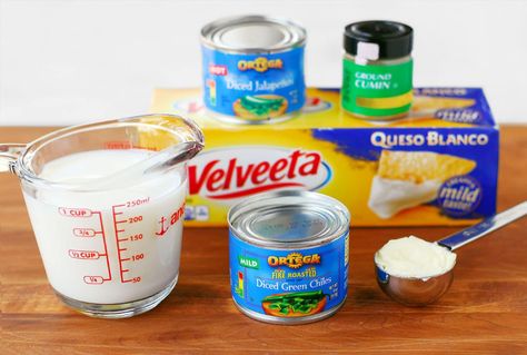 Queso Velveeta, Velveeta Queso Blanco, Queso Dip Velveeta, Queso Dip Crockpot, Queso Blanco Recipe, Easy Queso, Velveeta Queso, Cheese Dip Mexican, White Cheese Dip