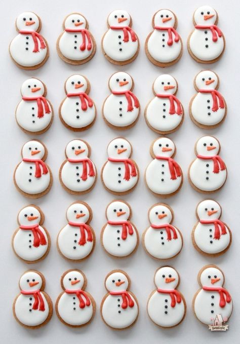 Snowman Cookies | The Perfect Peanut Butter Cut-Out Cookie from @bybakerella | Snowmen Cookie | Christmas Cookie Ideas Decorate Christmas Cookies, Jul Mad, Best Christmas Cookie Recipe, Decorate Christmas, Snowman Cookies, Best Christmas Cookies, Cookies Christmas, Xmas Cookies, Christmas Sugar Cookies