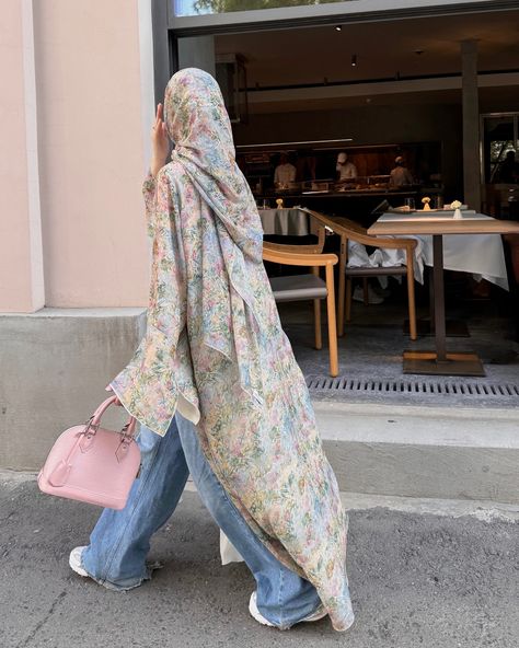 if abaya was a painting✨ Abaya, modest fashion, abaya fashion, printed abaya, Dubai abaya, hijab fashion, ootd , hijab outfit , modest outfit, abaya fashion #abaya #abayafashion #abayadubai #abayastyle #modestfashion #modeststyle #hijabfashion Hijab Outfit Modest, Summer Modesty, Hijab Style Summer, Abaya Summer, Outfit Abaya, Abaya Aesthetic, Printed Abaya, Summer Abaya, Pink Abaya