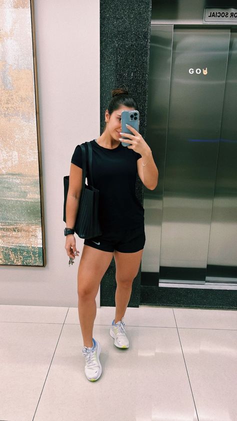 Gym Story, Look Academia, Fitness Club, Sport Fashion, Gym Outfit, Body Goals, Look Fashion, Short Outfits, Fitness Fashion