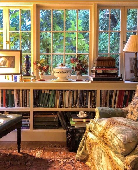 Reading Nook In Living Room, Nook In Living Room, Sunroom Remodel, Cottagecore Lifestyle, Lifestyle Aesthetic, Home Libraries, Built In Bookcase, Homes And Gardens, Humble Abode