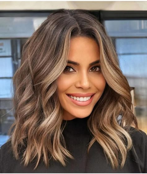 Balyage Short Hair Brunette With Money Piece, Medium Brown Hair Pale Skin, Hair Color Ideas For Brunettes For Fall Balayage Face Framing, Layered Fall Hairstyles, Highlights From The Roots, Fall Brown Balayage Hair, Money Peace Hair, Ash Brown Hair With Money Piece, Blond Caramel