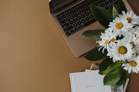 Aesthetic home office desk workspace lap... | Premium Photo #Freepik #photo #computer-desk #workspace #office-desk #working-table Work Desk Wallpaper, Desk Table Aesthetic, Office Desk Background, Bouquet In Vase, Aesthetic Home Office, Desk Workspace, Workspace Office, Influencer Lifestyle, Working Table