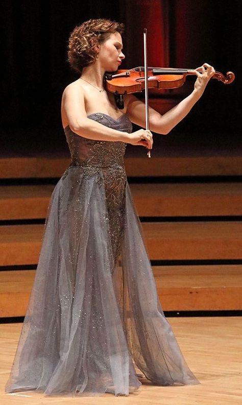 Hilary Hahn Violin, Violin Soloist, Violin Orchestra, Hilary Hahn, Musician Photography, Music Studio Room, Classical Musicians, The Violin, All About Music