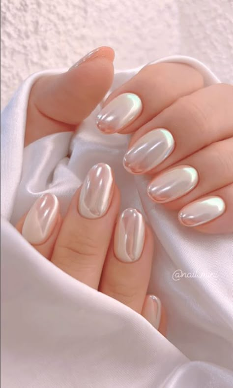 Pedicure Metallic, Soft Glam Nails, Chrome Bridal Nails, Nude Glazed Nails, Chrome Wedding Nails, Gel Wedding Nails, Funny Bunny Chrome Nails, Nails Wedding Bride, Brittany Aesthetic