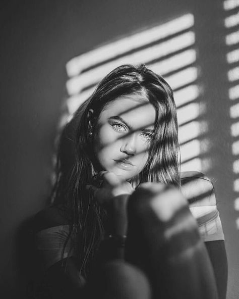 Light And Shadow Portrait, Shadow Portrait Photography, Portrait Black And White Photography, Shadow Window, Shadow Portrait, Shadow Portraits, Light And Shadow Photography, Black And White Photography Portraits, Portrait Black And White