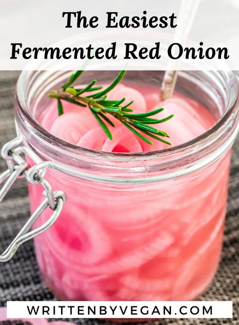 The easiest fermented red onion you can now very cheap at your home, too! It tastes as good as a store-bought and you can eat it literally with everything! In sandwiches, pizza, burgers, toast, salad... It's raw, vegan and gluten-free! #raw #vegan #rawvegan #fermentation #redonion Fermented Red Onions, Preserve Vegetables, Fermenting Recipes, Fermenting Vegetables, Lacto Fermentation, Pickled Foods, Making Bone Broth, Lacto Fermented, Red Onion Recipes