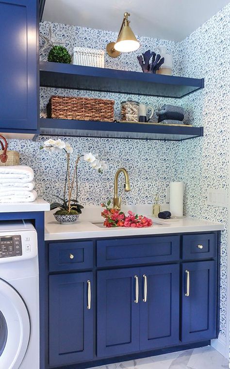 Laundry Cabinet Color Ideas, Blue And Gold Laundry Room, Design Down Under, Small Navy Bathroom, Navy Blue Laundry Room, Small Laundry Room Decor Ideas, Blue Laundry Room, Blue Laundry Rooms, Laundry Room Ideas Small Space