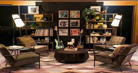 The Listening Room Vinyl Record Room, Music Room Design, Home Music Rooms, Vinyl Room, Record Room, Guitar Room, Guitar Wall, Listening Room, Audio Room