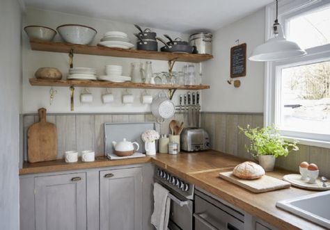 Décor Inspiration | A Coastal Cottage in Cornwall, England Seaside Cottage Interior, Cornwall Cottages, Self Catering Cottages, Luxury Cottage, Cottage Interior, Cottage Kitchens, Coastal Living Rooms, Small Farmhouse, Seaside Cottage