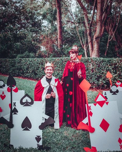 Couple Halloween Ideas, King Of Hearts Costume, King And Queen Costume, Easy Couples Costumes, Keiko Lynn, App Filter, Queen Of Hearts Costume, Couple Costume, Heart Diy