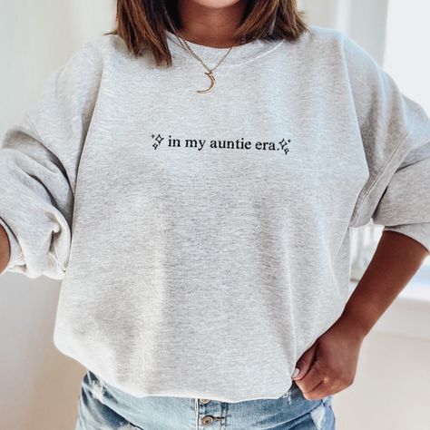 in my auntie era - Auntie Era is the BEST! A great embroidered gift for all aunts or aunties to be, this is the perfect sweatshirt to cozy up in while you cuddle your sweet niece, nephew, or to break out the fun in Homemade Shirts, Auntie Era, Auntie Shirts, Pregnancy Announcement Gifts, Auntie Gifts, Embroidered Gifts, Aunt Gifts, Small Business Ideas, Embroidered Sweatshirt