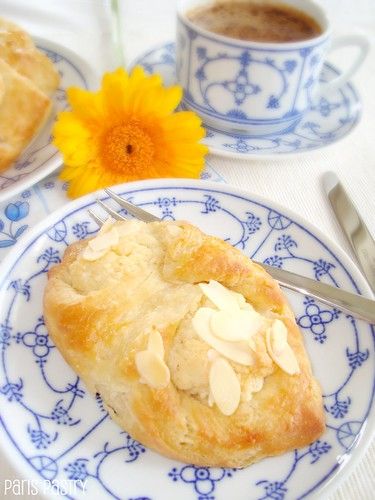 Almond Sweets, Almond Danish, Paris Pastry, Easy Ethnic Recipes, Scandinavian Recipes, Danish Pastries, Spanish Foods, Almond Pastry, Danish Pastry