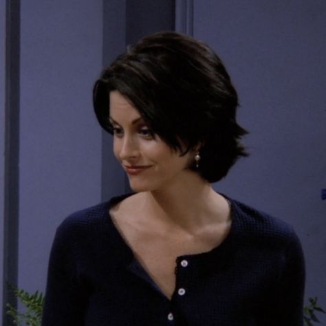 Courtney Cox Short Hair, Monica Short Hair, Monica Geller Short Hair, Monica Geller Hair, Courtney Cox Hair, Different Hair Cut, Mom Haircut, Mom Haircuts, Curly Hair Care Routine