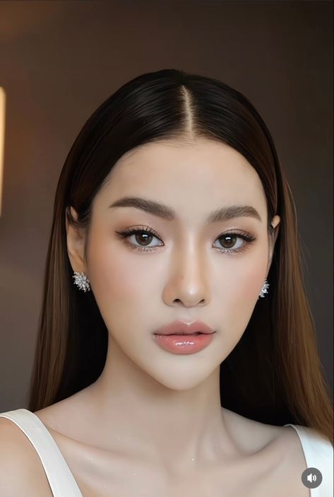 Soft Glam Asian Makeup, Fresh Makeup Look Asian Natural, Fresh Makeup Look Asian, Soft Glam Makeup Asian, Asian Glam Make Up, Bridal Makeup Asian Brides, Simple Graduation Makeup, Wedding Makeup For Asian Brides, Soft Bridesmaid Makeup