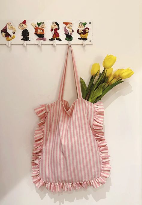 Introducing the brand new Draft-it-Yourself Ruffle Bag! – By Hand London Ruffle Tote Bag Pattern, Ruffle Bag Pattern, Handmade Bag Design, Ruffle Bag, Diy Ruffle, Ruffles Bag, By Hand London, Sew Bags, Bags Patterns