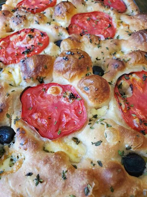 Simple Sourdough Focaccia Bread Recipe ~ Homestead and Chill Sourdough Focaccia Bread Recipe, Sourdough Focaccia Recipe, Sourdough Starters, Sourdough Breads, Simple Sourdough, Sourdough Focaccia, Fermented Bread, Focaccia Bread Recipe, Starter Recipes