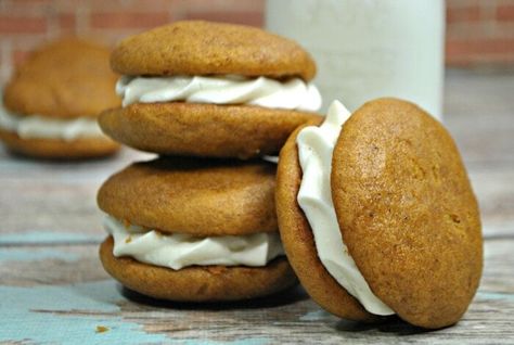 Pumpkin Cake Filling, Whoopie Pie Filling, Pumpkin Pie Cookies, Whoopie Pie Recipe, Pumpkin Whoopie Pies, Whoopie Pie, Kitchen Fun, Pumpkin Coffee, Coffee Cakes