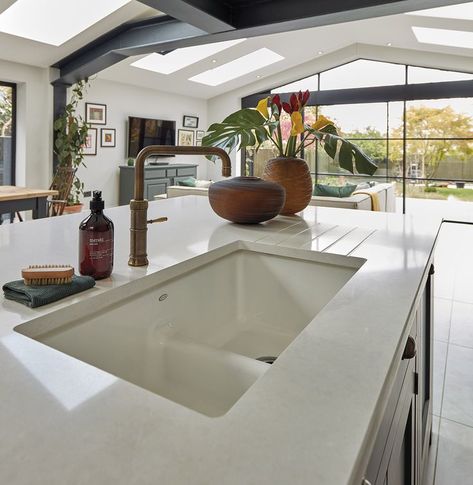 Kitchen With Undermount Sink, Double Belfast Sink In Island, Butler Sink In Island, Kitchen Island Double Sink, White Kitchen Sink Undermount, Island Bench Sink, Brass Quooker Tap, Sink In The Island Kitchen, Kitchen Sinks In Island