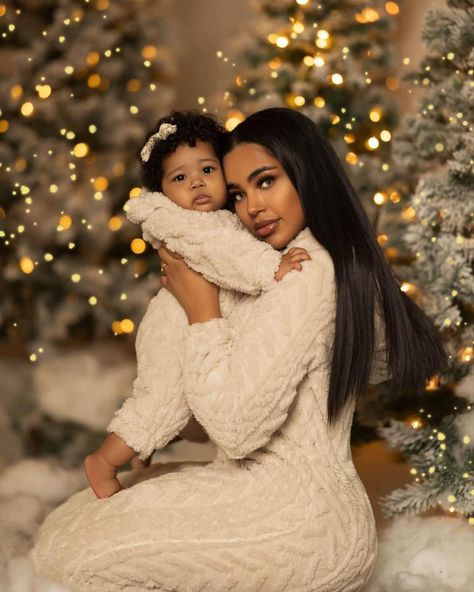 Mommy Daughter Photoshoot, Mommy Daughter Pictures, Cute Pregnancy Pictures, Mommy And Baby Pictures, Mommy And Me Photo Shoot, Luxury Essentials, Boutique Instagram, Maternity Photoshoot Poses, Beautiful Photoshoot Ideas