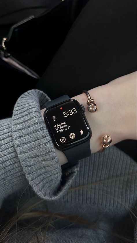 watchesmusthave #watchesnow 💡 Black Apple Watch Aesthetic, Fone Apple, Apple Watch Aesthetic, Apple Watch Fashion, Unique Watches, Kacamata Fashion, Psychology Student, Iphone Obsession, Apple Phone Case