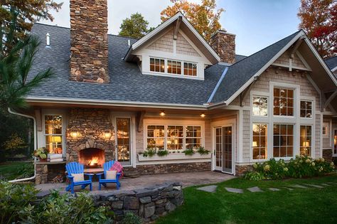 A warm and inviting beach style lake house in Minnesota Small Lake Houses, Lake Houses Exterior, Cottage Retreat, Cottage Exterior, Lake House Plans, Lakefront Homes, Cottage Plan, Dream Cottage, Beach Cottage Decor