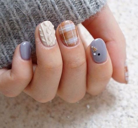 Embrace winter with these cosy cable knit nails Jumper/sweater nails Cable Knit Sweater Nails, Nail Art Mariage, Nails Burgundy, Plaid Nail Art, Gel Nails Long, Nail Techniques, Plaid Nails, Sweater Nails, Nail Art Wedding