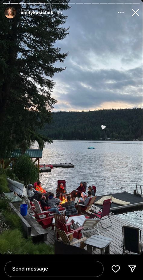 Family Lake House Aesthetic, Living On A Lake, Cottage Trip Aesthetic, Birthday Lake Trip, Things To Do At The Lake With Friends, Cottage Weekend Aesthetic, Lake House Friends, Lakehouse Aesthetics, Lake Day With Friends