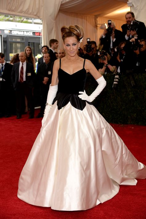 Dress With Bow On Back, Met Gala Dresses, Gala Fashion, Charles James, Met Gala Red Carpet, Gisele Bundchen, Costume Institute, Sarah Jessica, Vestidos Vintage