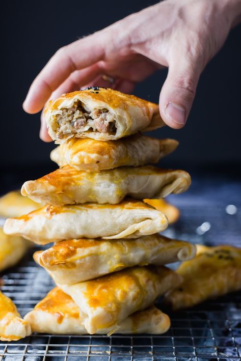 Uzbek Samsa - GastroSenses Uzbekistan Food, Roast Lamb Leg, Meat Pie, Savory Pie, Spiderman Homecoming, Global Recipes, Russian Recipes, Homecoming Proposal Ideas, Homecoming Proposal