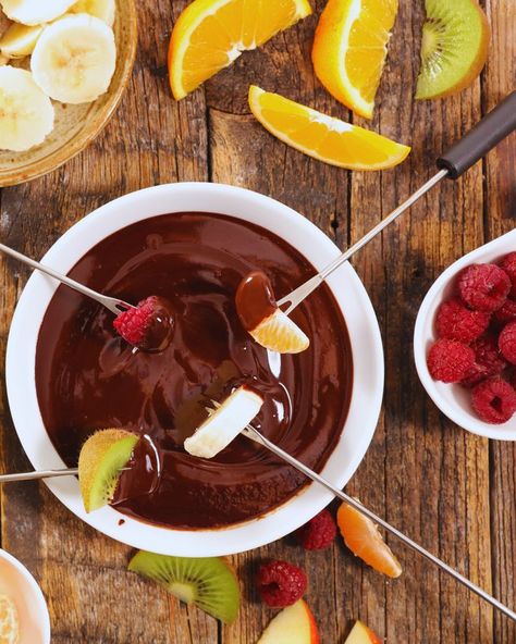 Fruit Pairings, Chocolate Covered Pineapple, Chocolate Company, Chocolate Banana Bread, Dessert Tray, Chocolate Candy Bar, Chocolate Bark, Toasted Almonds, Covered Strawberries