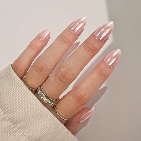 Get your hands on our press-on nails and glaze up your digits with the unbelievable chrome sheen - a fan favorite that has sold out 3 times! Sporting a soft pink hue and covered in pink chrome glitters, these nails will give you that coveted Hailey look without breaking the bank. Here for a limited time only, don't mis Chrome Nails Designs Pink, Nails Pearl White, Chrome Pearl Nails, Acrylic Nails Long, Nails Pearl, White Almond Nails, Drip Drip, Pink Chrome, Nails Fake