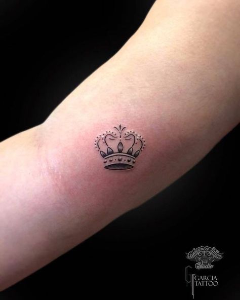 Princess Crown Tattoos, Crown Finger Tattoo, Tiara Tattoo, Queen Crown Tattoo, Small Crown Tattoo, Superman Tattoos, Crown Tattoos For Women, Crown Tattoos, Small Crown