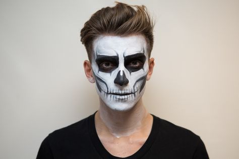 Skull Face Makeup, Drawing Skeleton, Skeleton Face Paint, Halloween Maquillage, Halloween Makeup Sugar Skull, Black Face Paint, Skull Face Paint, Halloweenský Makeup, Skeleton Face