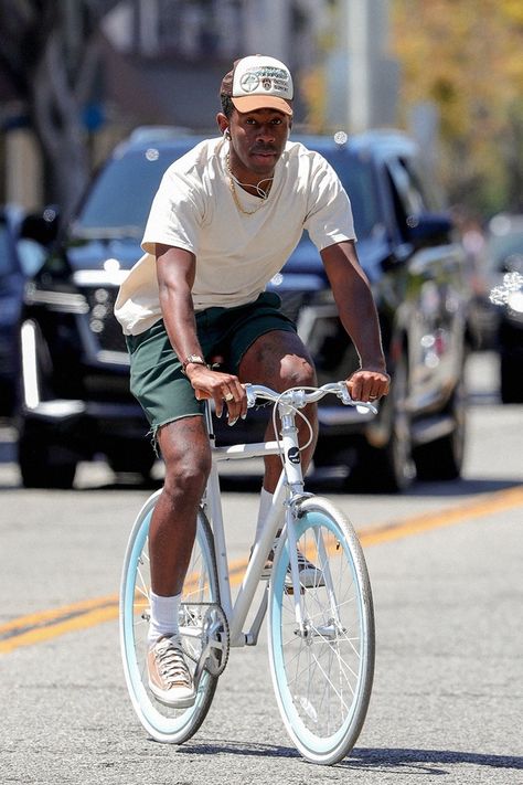 How to Wear Shorts as Well as Tyler, the Creator Tyler The Creator Streetwear, Tyler The Creator Chains, Mens Green Shorts Outfit, Casual Cycling Outfit, Golfwang Outfit, Styling Shorts Men, Tyler The Creator Bike, Tyler The Creator Street Style, Mens Streetwear Shorts