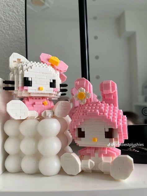 Hello Kitty Lego, Kitty Couple, Car Lego, Lego Character, Lego Figurine, Taekwondo Wallpaper, Kitty Background, Paznokcie Hello Kitty, Kitty House