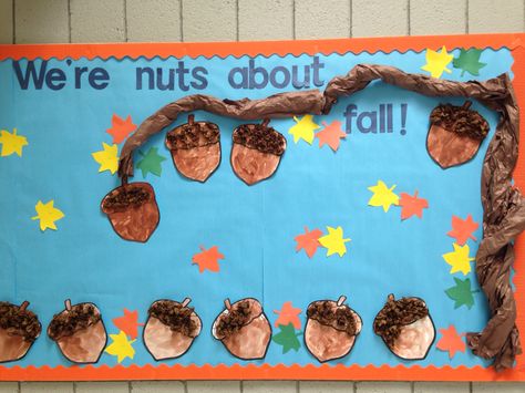 Fall bulletin board Acorn Bulletin Board Ideas, Speech Bulletin Boards, November Bulletin Boards, Baby Art Crafts, Fall Bulletin Board, Preschool Boards, Ra Boards, November Crafts, Daycare Room