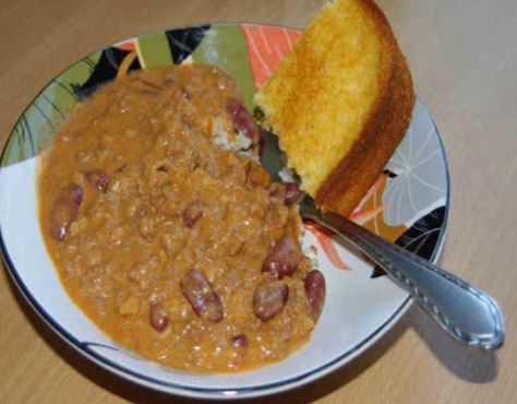 Try Copycat Zippy's Chili! You'll just need 4 teaspoons vegetable oil, 1 pound lean ground beef (71 percent beef or more), 1 onion, very finely chopped, 1... Zippy's Chili Recipe, Zippys Chili Recipe, Hot Dog Chili, Soup And Stew, Hawaiian Food, Canned Tomato Sauce, Cat Recipes, Chili Recipe, Beef Dishes