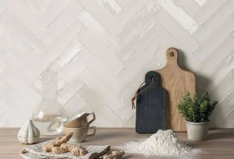 Emil Totalbrick BIANCO Beachy House, Character Creating, Kitchen Backsplash Designs, Marble Flooring, Coastal Kitchen, Backsplash Tile, Brick Design, Up House, Kitchen Tiles Backsplash